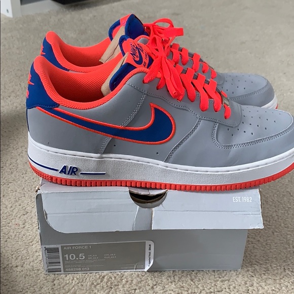 Air Force 1 - Picture 1 of 3